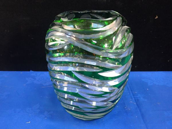 ART GLASS GREEN/CLEAR SLICE CUT VASE