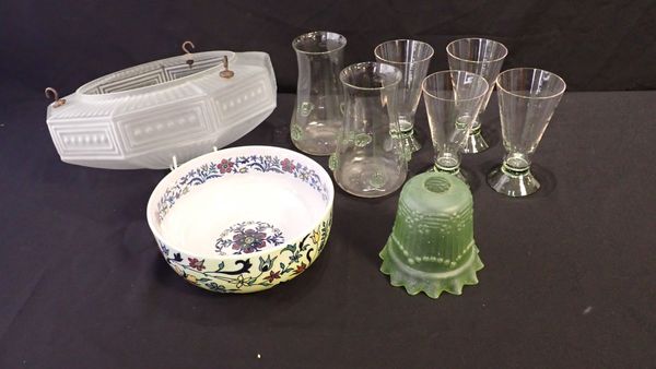 A COLLECTION OF GLASS WARE