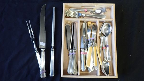 A SILVER PLATED OLD ENGLISH BEAD CUTLERY SERVICE