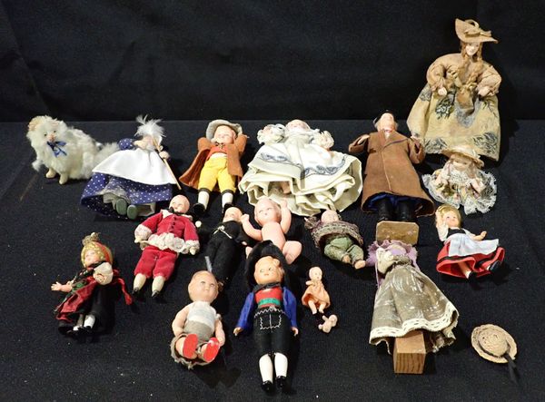 A COLLECTION OF SMALL DOLLS