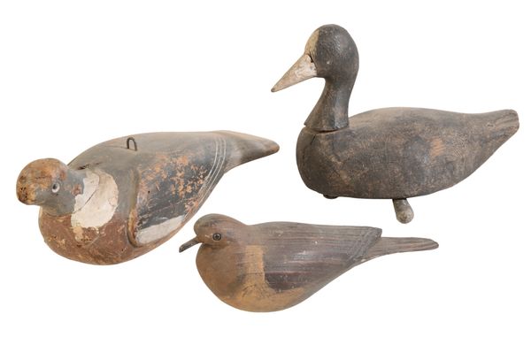 AN EDWARDIAN WOODEN DUCK DECOY