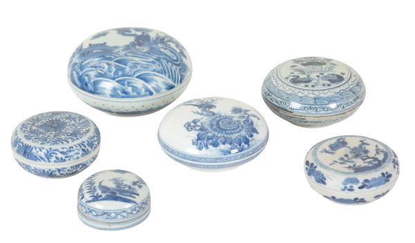 A GROUP OF SIX CHINESE BLUE AND WHITE PORCELAIN BOXES