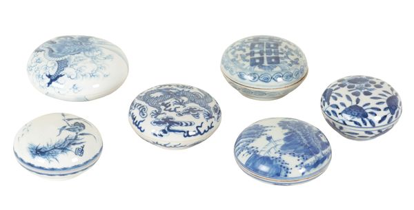 A GROUP OF SIX CHINESE BLUE AND WHITE PORCELAIN BOXES