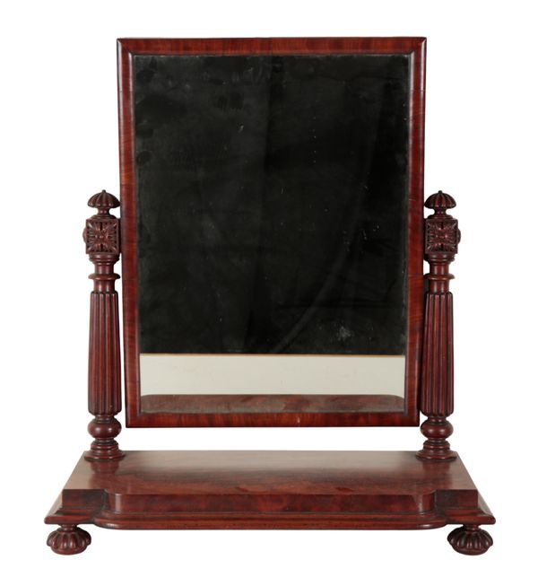 AN EARLY 19TH CENTURY MAHOGANY DRESSING MIRROR, ATTRIBUTABLE TO GILLOWS