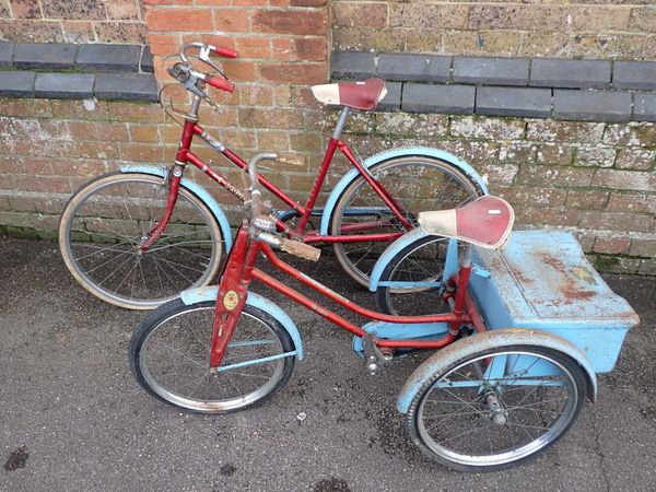 A CHILD’S SUNBEAM WINKIE TRICYCLE