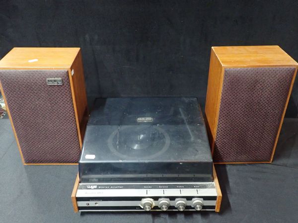 A WYE ELECTRONICS TEAK CASED AUDIO 80 STEREO AMPLIFIER