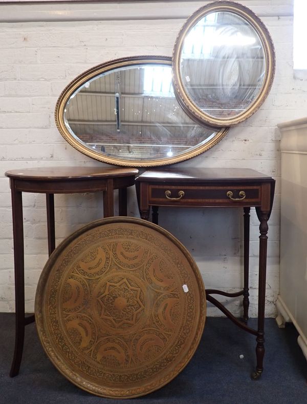 AN EDWARDIAN MAHOGANY AND SATINWOOD OCCASIONAL TABLE