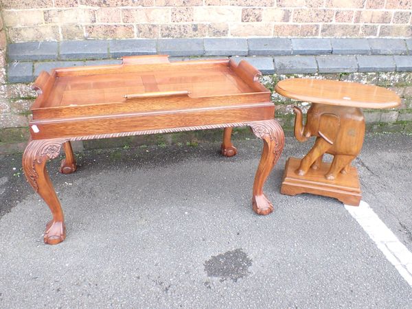 A CHIPPENDALE STYLE BUTLER'S TRAY COFFEE TABLE