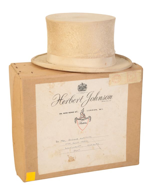 A VICTORIAN GENTLEMAN'S CREAM COACHING TOP HAT