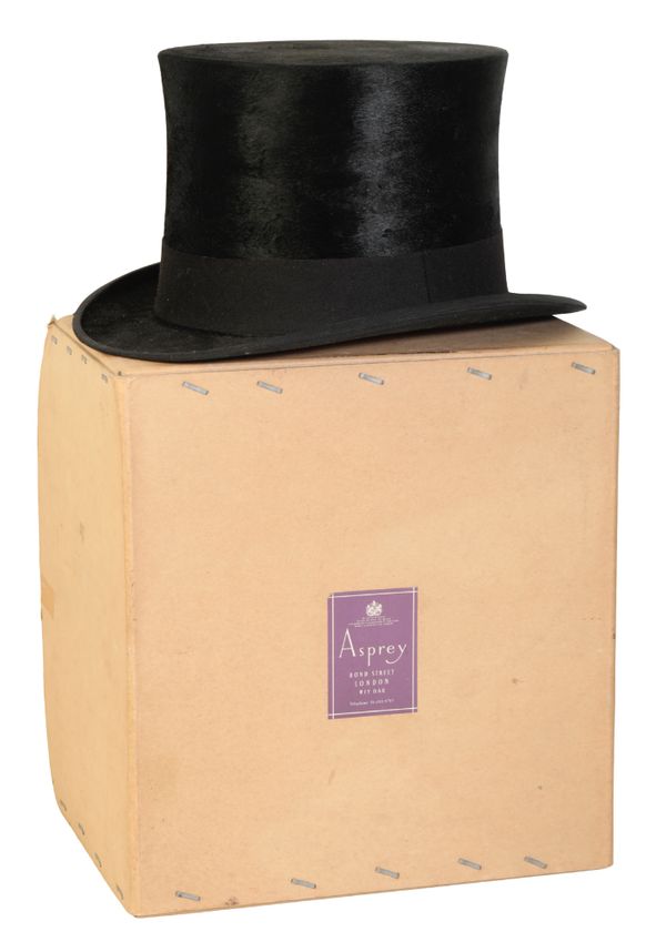 AN EDWARDIAN GENTLEMAN'S BLACK SILK TOP HAT