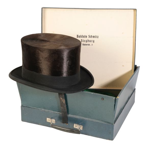 AN EDWARDIAN GENTLEMAN'S BLACK SILK TOP HAT