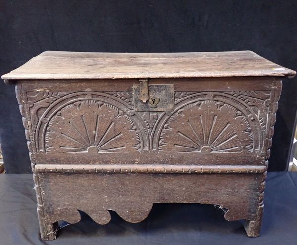 A SMALL OAK COFFER, WITH LUNETTE CARVED FRONT