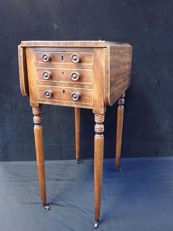 AN EARLY VICTORIAN MAHOGANY WORK TABLE