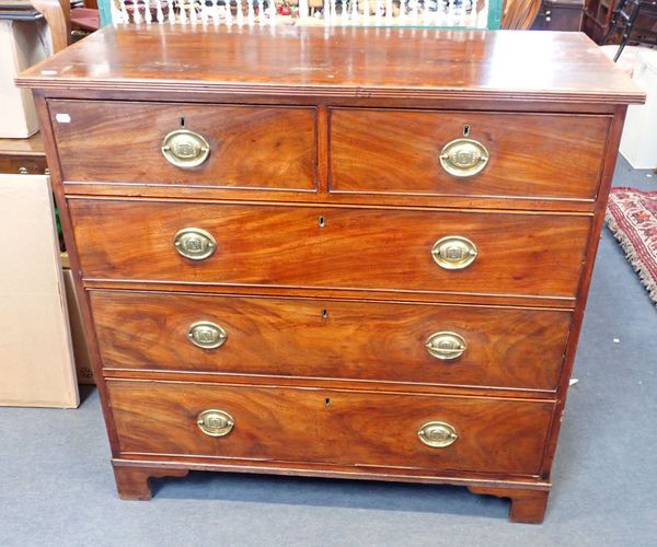 A GEORGE III MAHOGANY CHEST OF DRAWERS