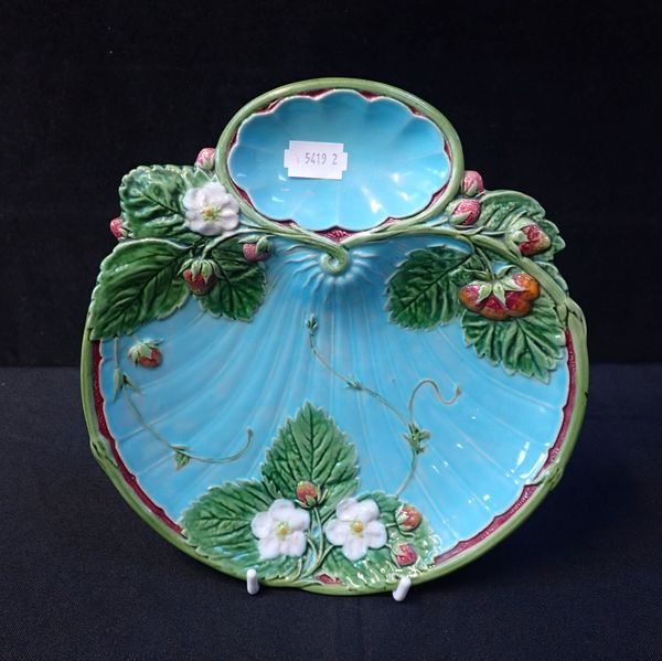 A MINTON MAJOLICA PLATE