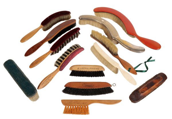 A QUANTITY OF VARIOUS TOP HAT BRUSHES