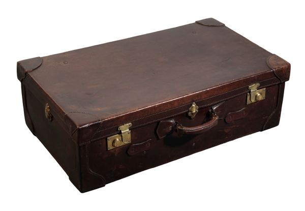 AN EDWARDIAN LARGE TRAVELLING TRUNK