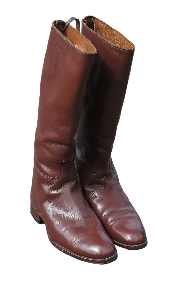 A PAIR OF BROWN LEATHER RIDING BOOTS