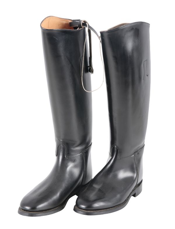 REGENT: A PAIR OF BLACK LEATHER RIDING BOOTS