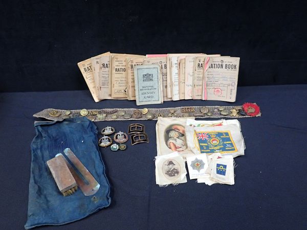 A COLLECTION OF MILITARY BADGES AND BUTTONS