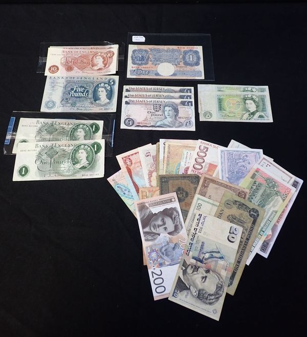 A SMALL COLLECTION OF BANKNOTES