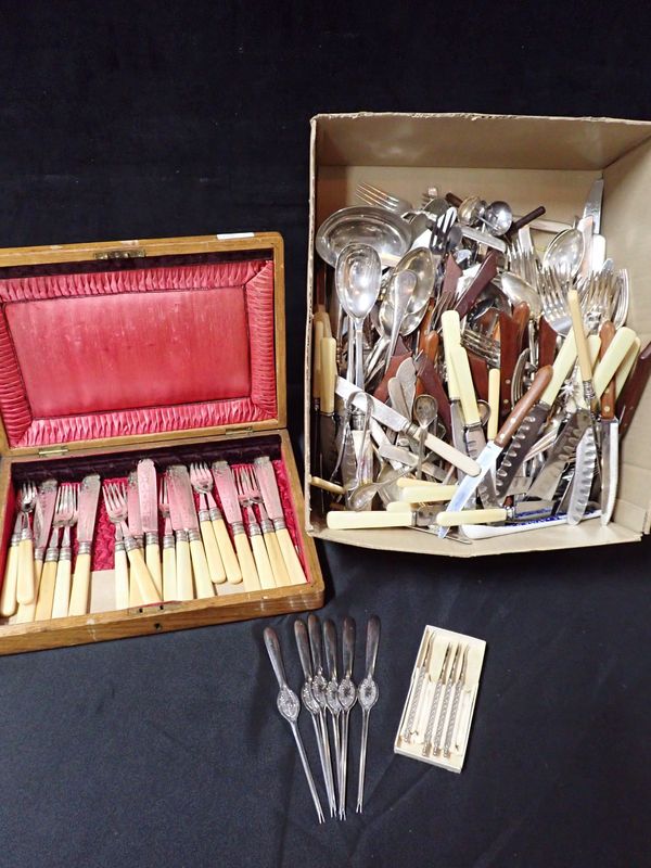 A BOXED SET OF FISH CUTLERY