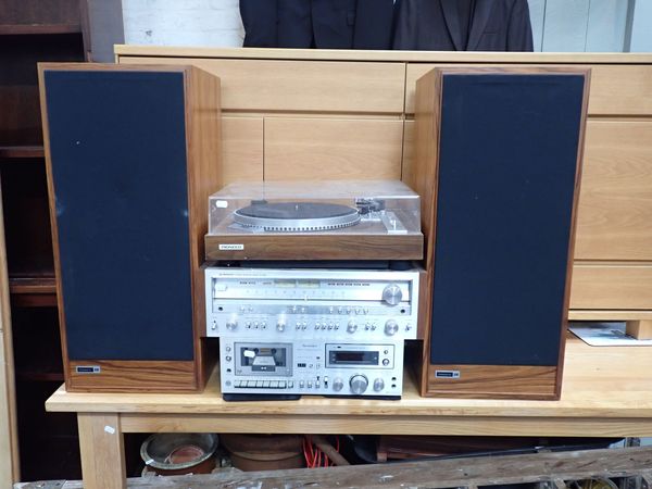 A PAIR OF KEESONIC KBM SPEAKERS, PIONEER PL-550 TURNTABLE