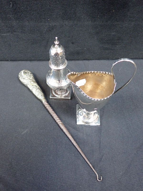 A GEORGIAN SILVER PEPPERETTE BY ANN AND WILLIAM BATEMAN