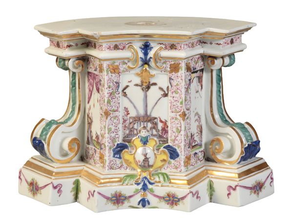 AN EARLY MEISSEN CHINOISERIE ARCHITECTURAL STAND