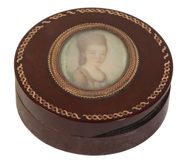 A LOUIS XV COMPOSITION SNUFF BOX