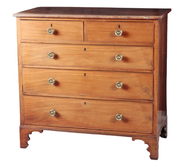 A VICTORIAN MAHOGANY CHEST OF DRAWERS