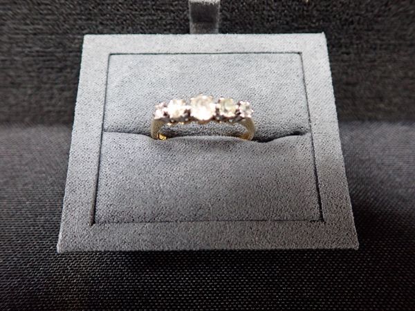 A FIVE STONE DIAMOND RING