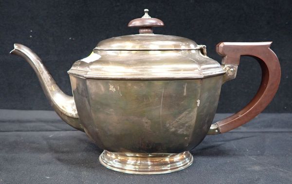 A GEORGE V SILVER TEAPOT