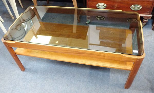 A MID-CENTURY MODERN TEAK COFFEE TABLE BY MYER