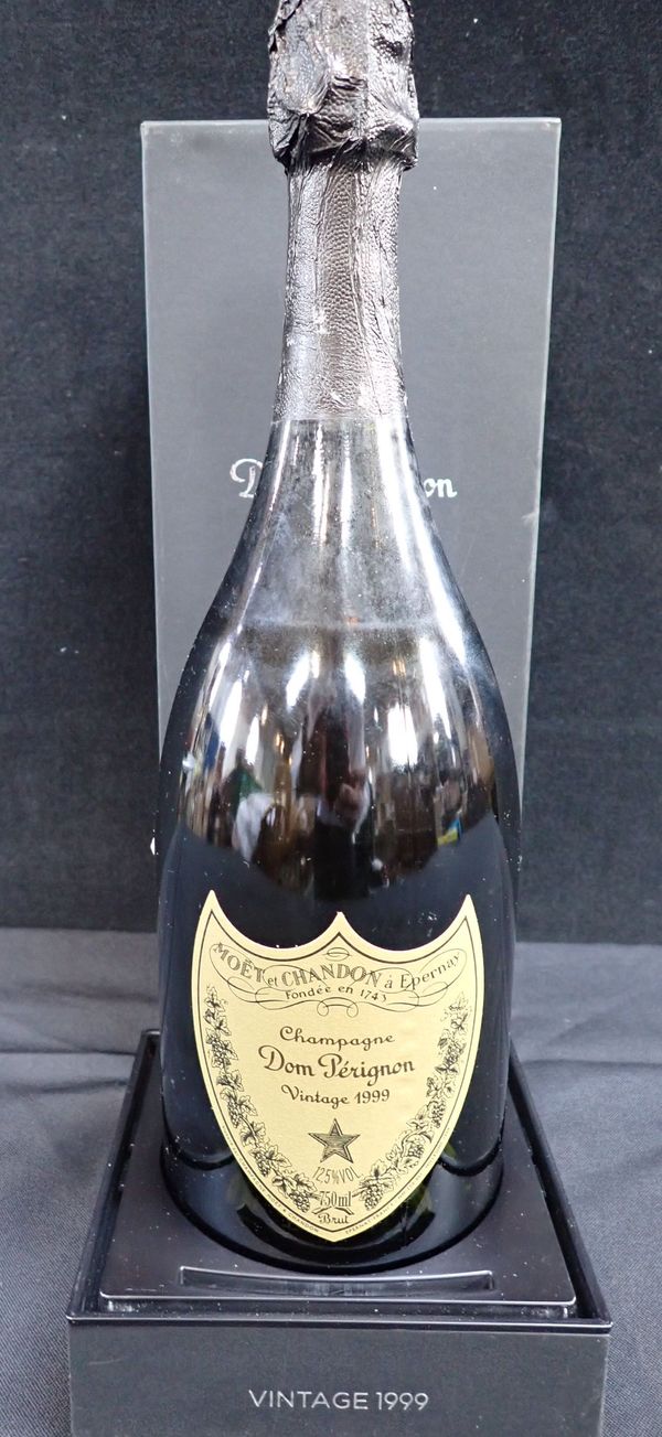 MOET et CHANDON DOM PERIGNON, CHAMPAGNE, 1999