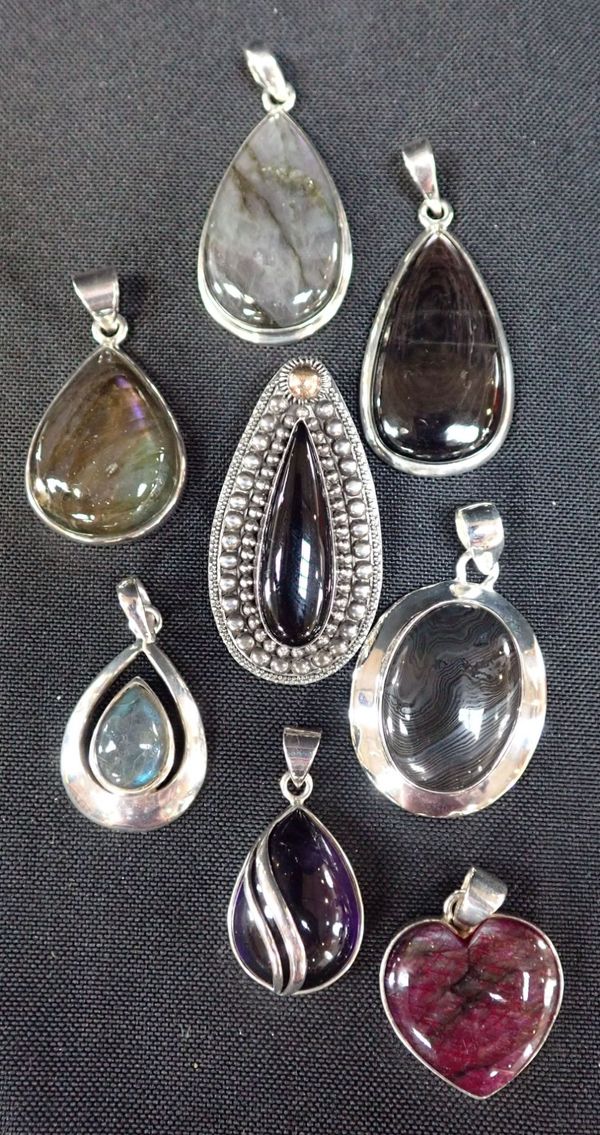 EIGHT MODERN SILVER MOUNTED PENDANTS