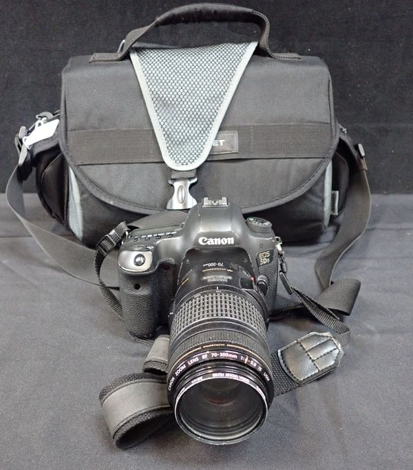 A CANON EOS 5DS DIGITAL SLR CAMERA