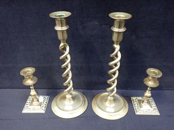 PAIR OF BRASS CANDLESTICKS WITH TWISTED COLUMN SHAFTS (30CM HIGH)