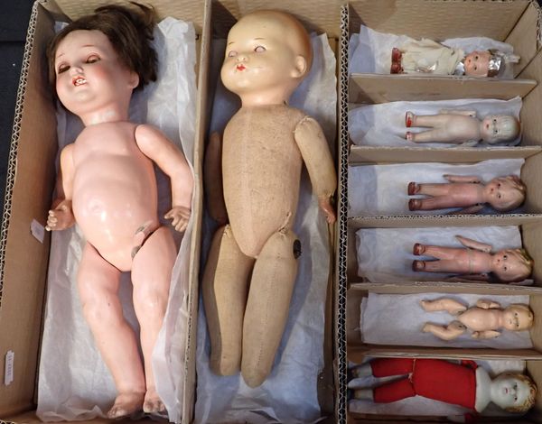 A COLLECTION OF VINTAGE DOLLS