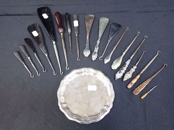 VARIOUS DRESSING CASE TOOLS, SOME WITH SILVER HANDLES