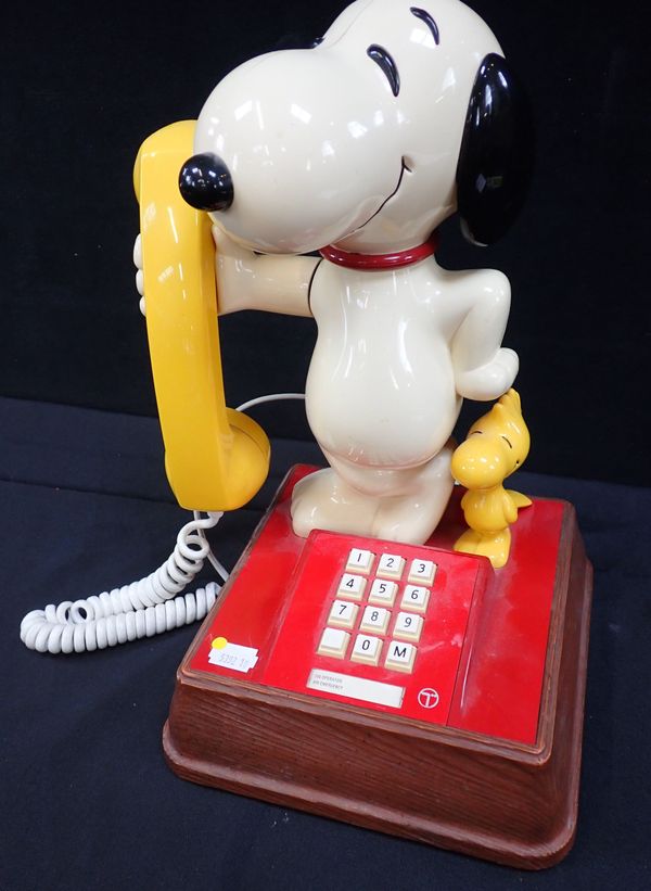 A SNOOPY  CHARACTER TELEPHONE