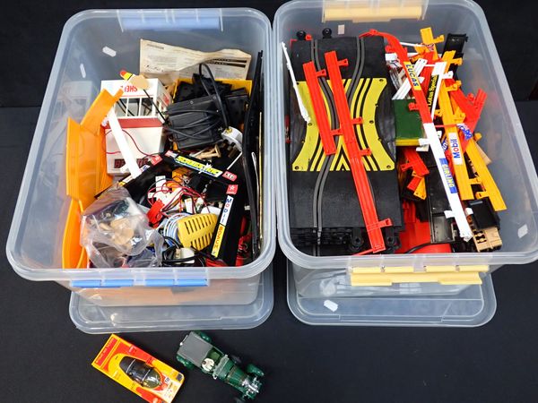 A QUANTITY OF SCALEXTRIC ACCESSORIES AND TRACK