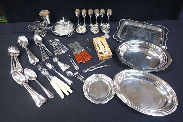 A QUANTITY OF SILVER PLATED ITEMS