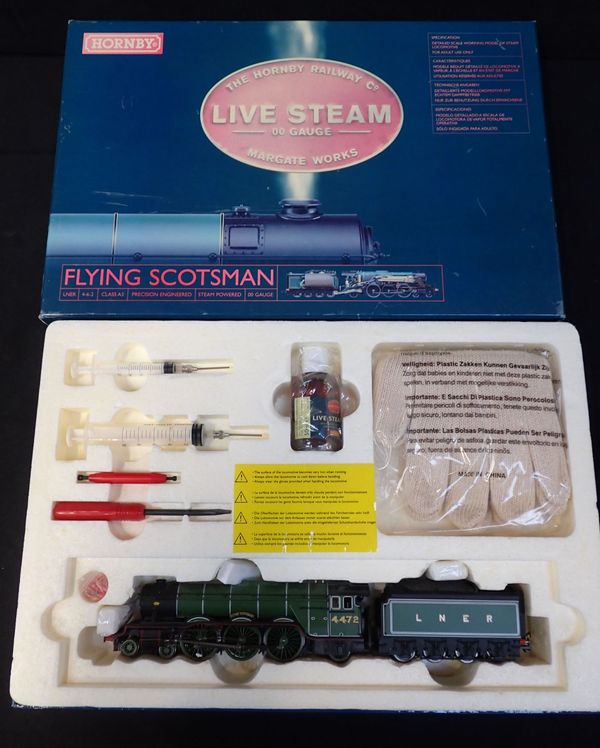 A HORNBY 00 GAUGE LIVE STEAM 4-6-2 A3 CLASS LOCOMOTIVE 'FLYING SCOTSMAN’