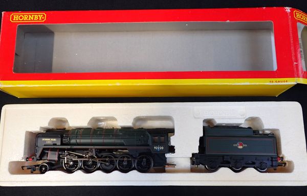 A HORNBY 00 GAUGE 2-10-0 CLASS 9F LOCOMOTIVE 'EVENING STAR'