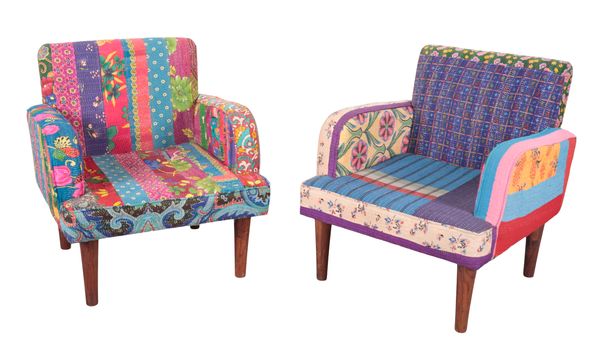 A PAIR OF CONTEMPORARY LOUNGE CHAIRS
