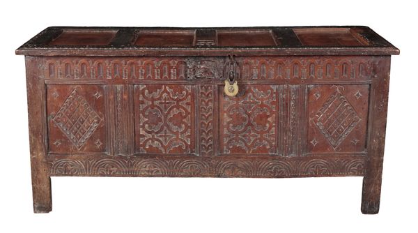 A 17TH CENTURY OAK COFFER