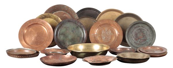 A LARGE COLLECTION OF COPPER AND BRASS PLATES