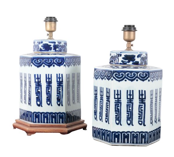 A PAIR OF CHINESE BLUE AND WHITE PORCELAIN LAMP BASES