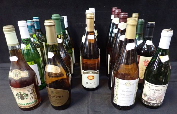 A MIXED COLLECTION OF WHITE WINES